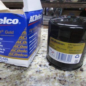 New open box, Genuine GM AC Delco Engine Oil Filter UPF64R /12699847